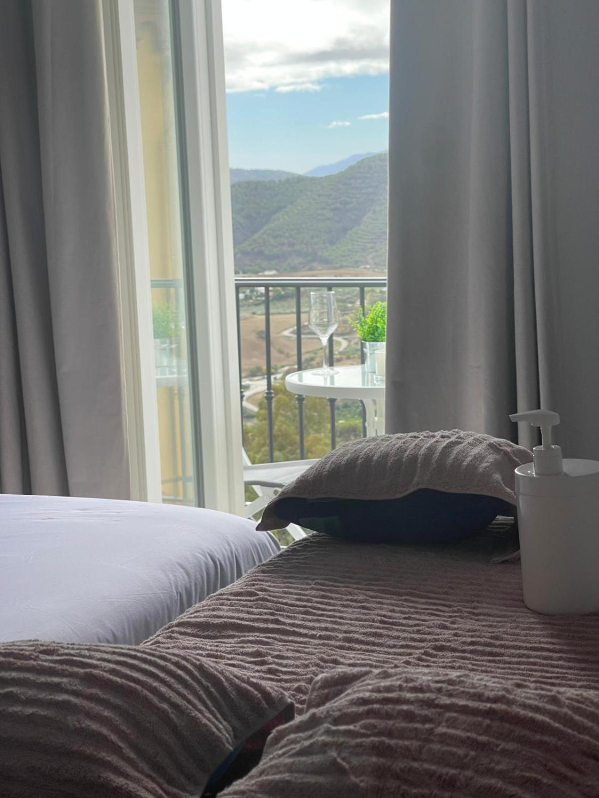 Caminito Rey & Banderas Spa Relax Carratraca Luaran gambar